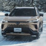 【2025年】カローラクロス マイナーチェンジ後の価格は？装備の違いも解説