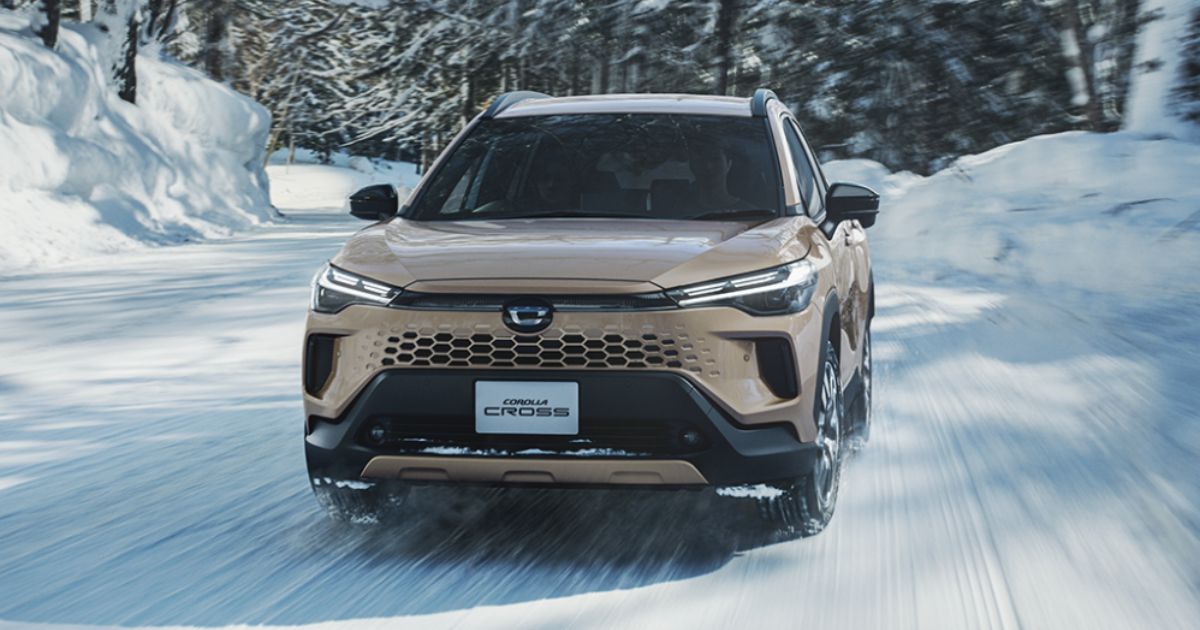 【2025年】カローラクロス マイナーチェンジ後の価格は?装備の違いも解説