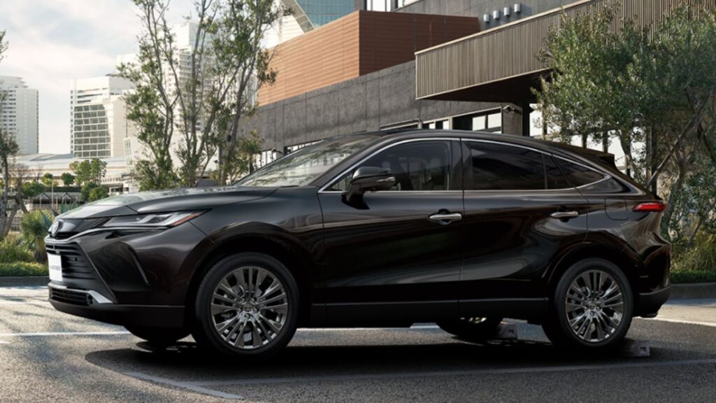 RAV4のサイズ感やハリアーとの比較で見る実用性